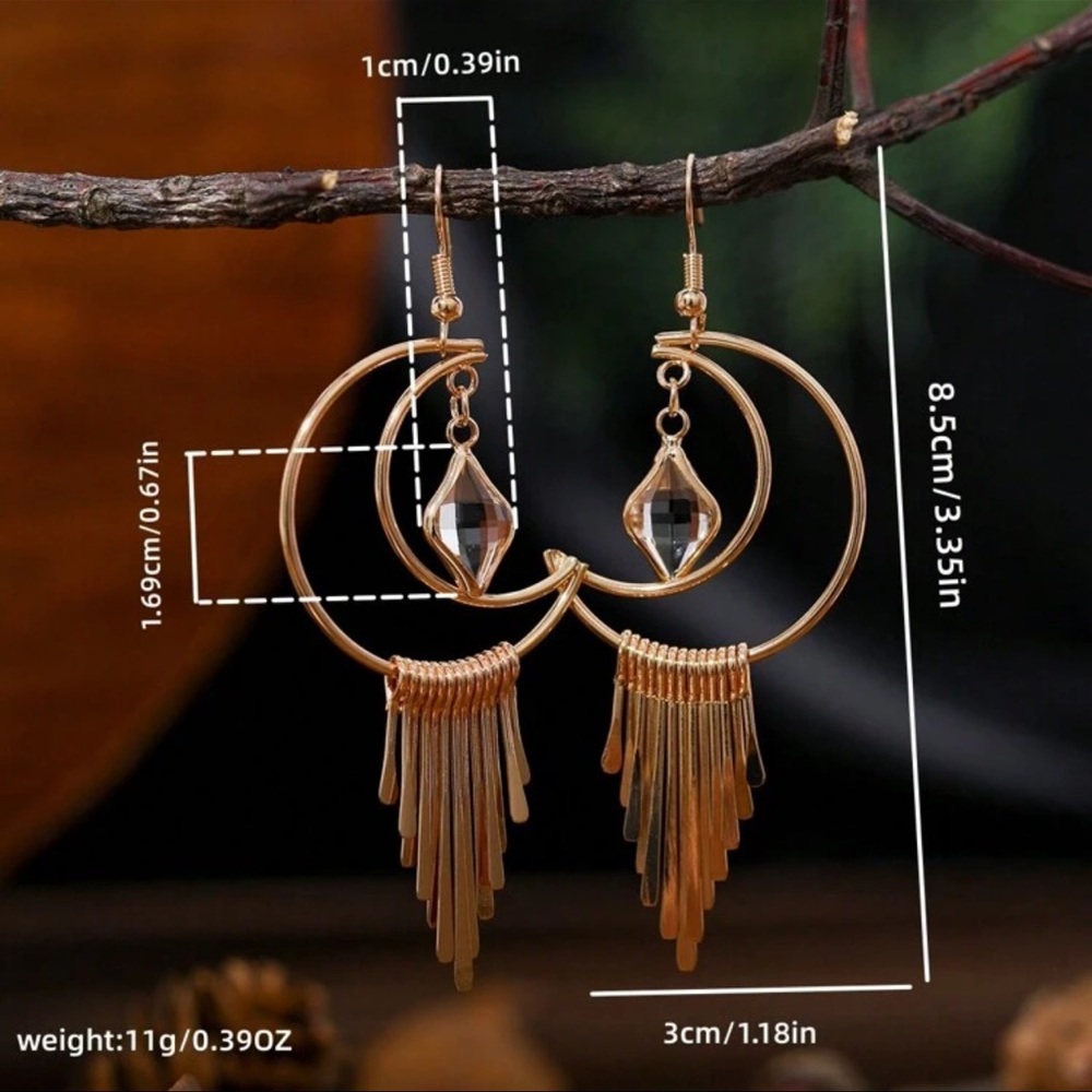 🌙 Moon Dangle Earrings 🌙 - Picture 3 of 3